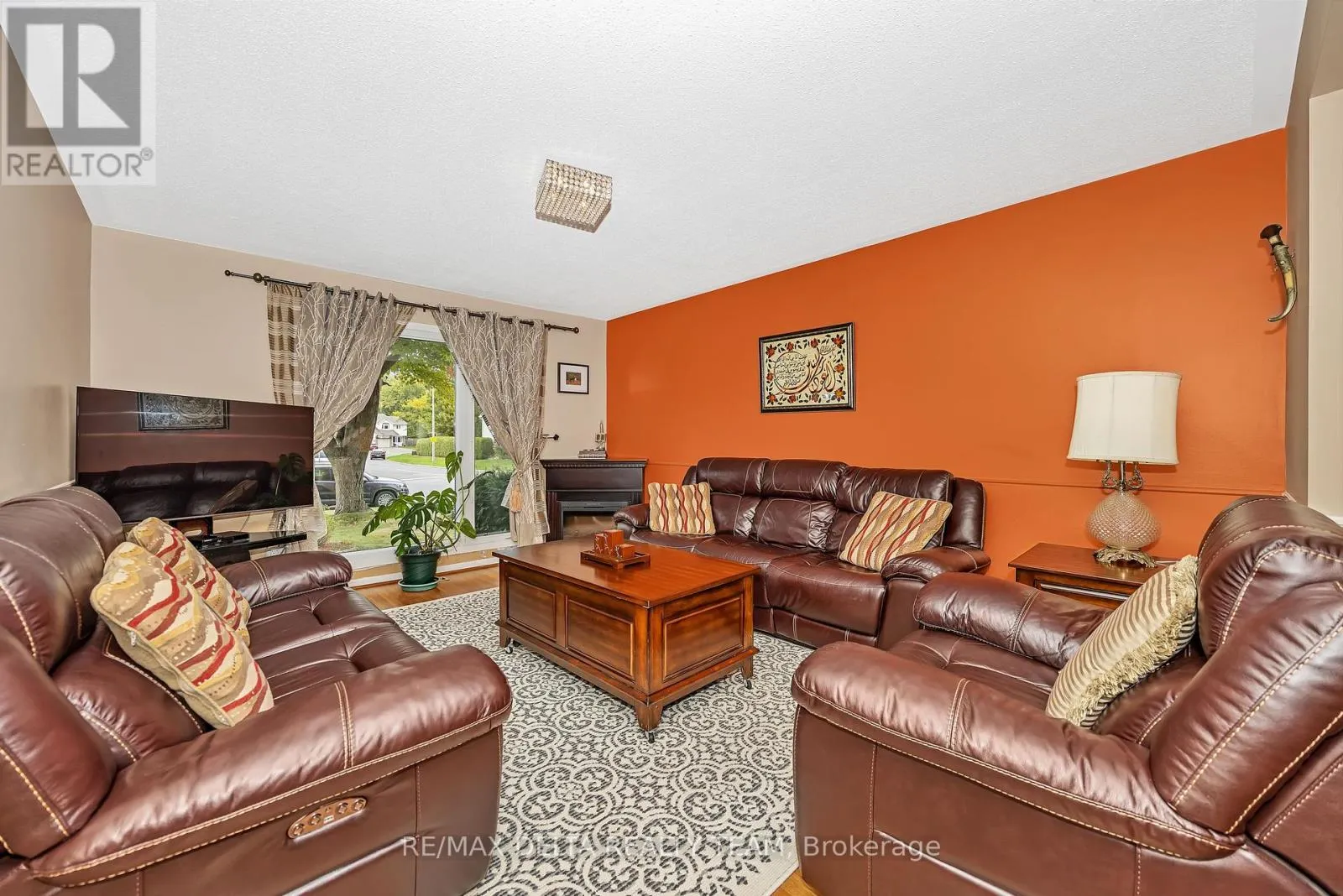 427 MOCKINGBIRD DRIVE