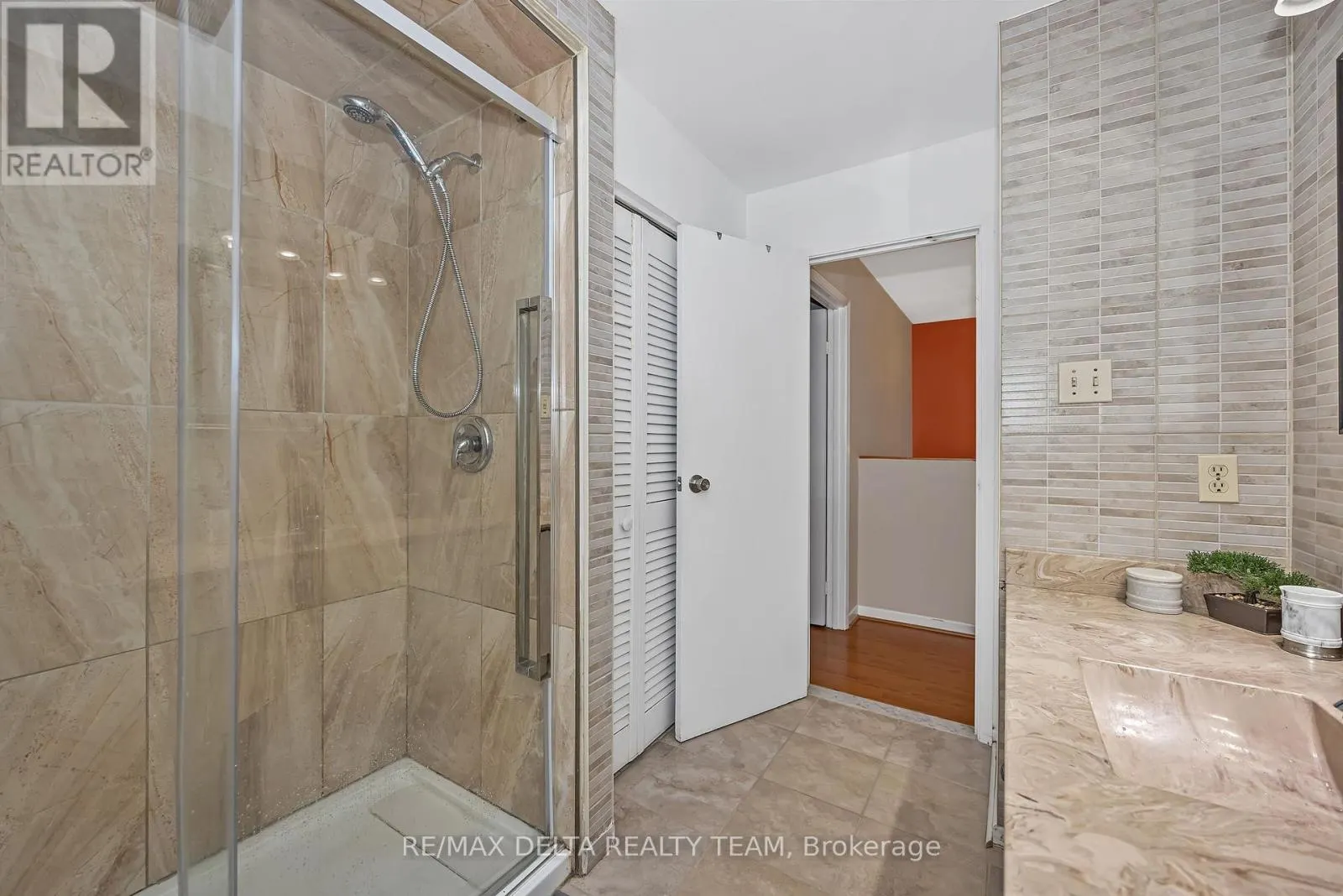 427 MOCKINGBIRD DRIVE