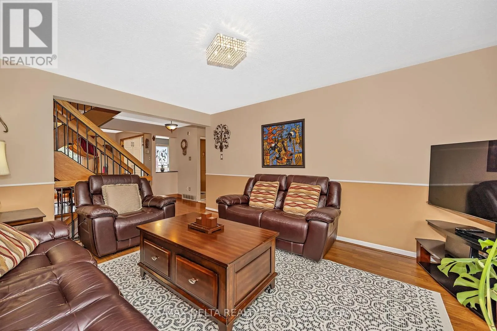427 MOCKINGBIRD DRIVE
