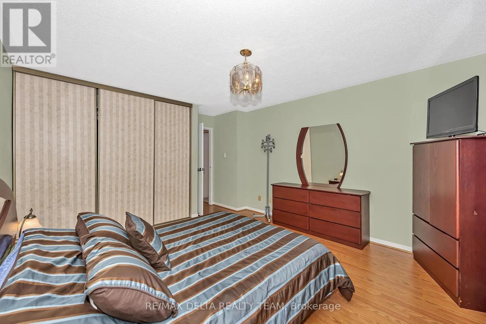 427 MOCKINGBIRD DRIVE