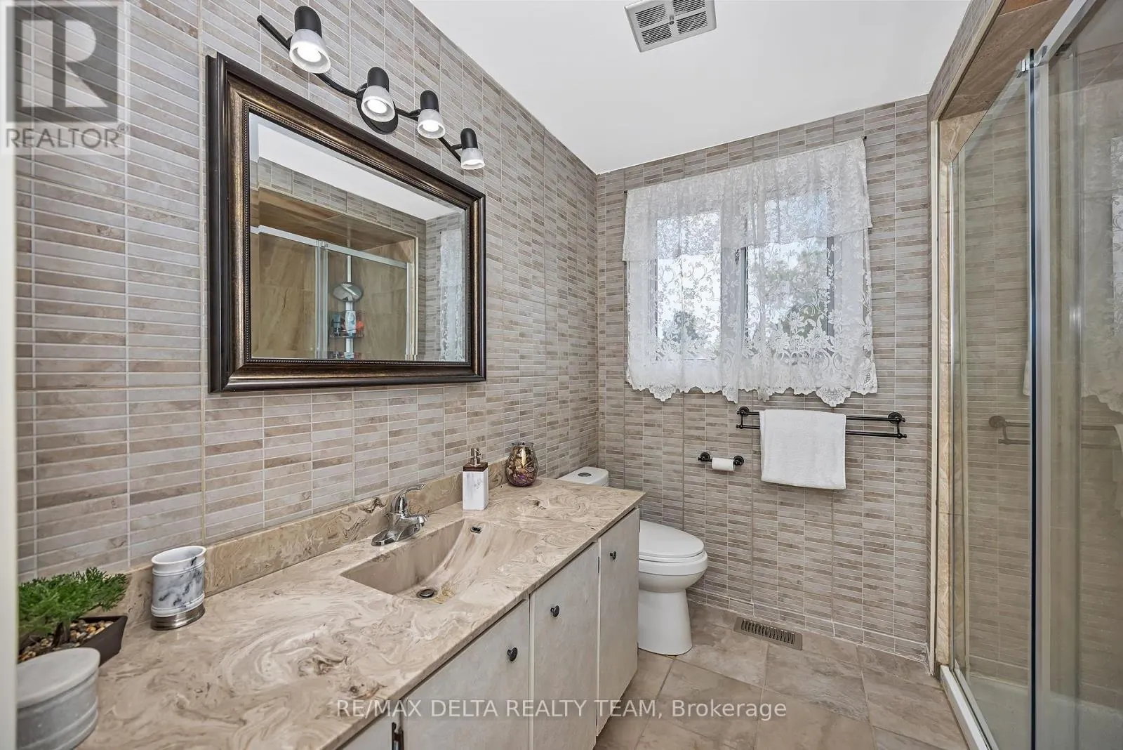 427 MOCKINGBIRD DRIVE