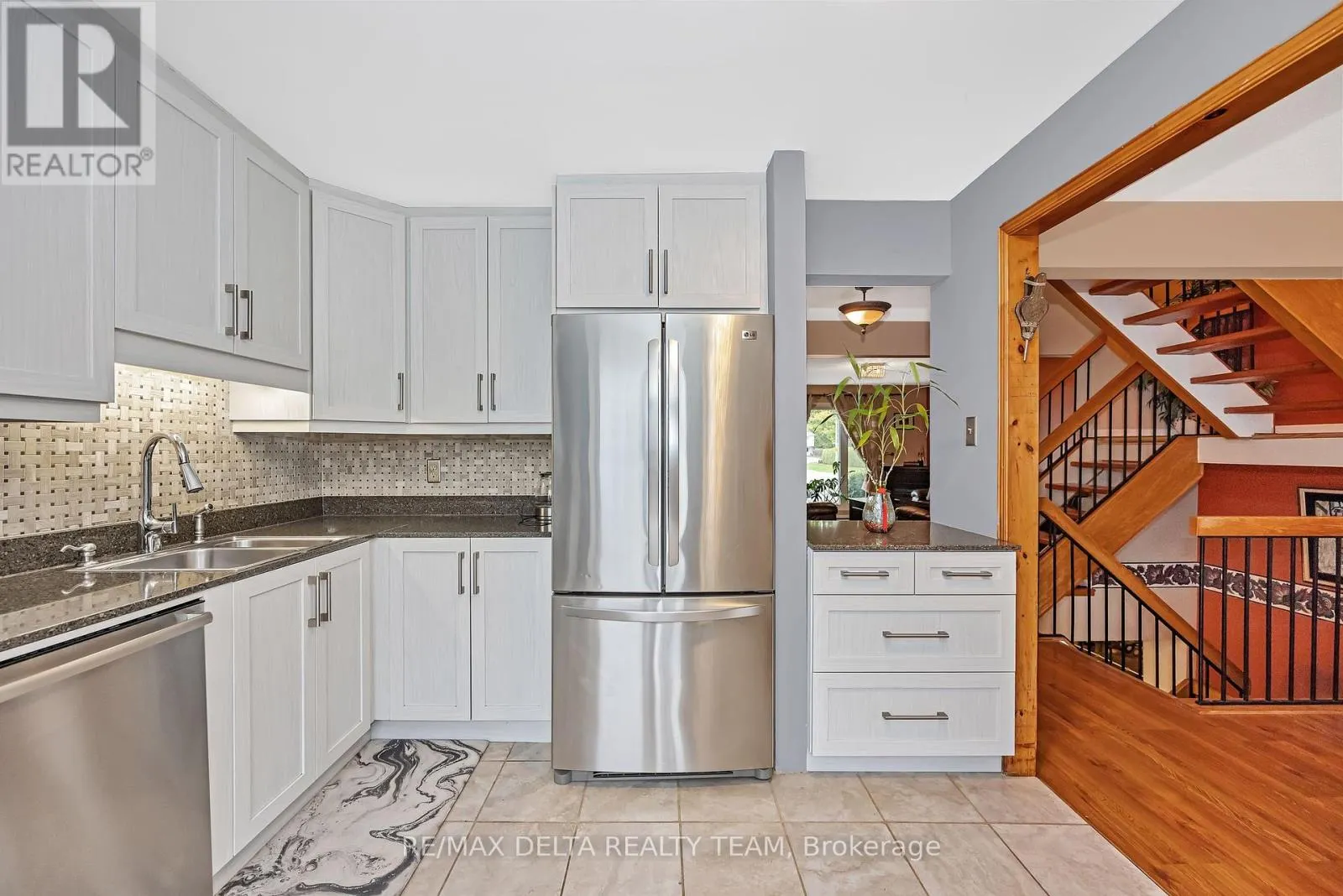 427 MOCKINGBIRD DRIVE