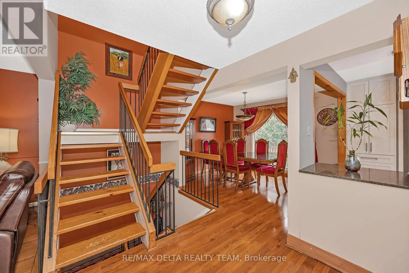 427 MOCKINGBIRD DRIVE