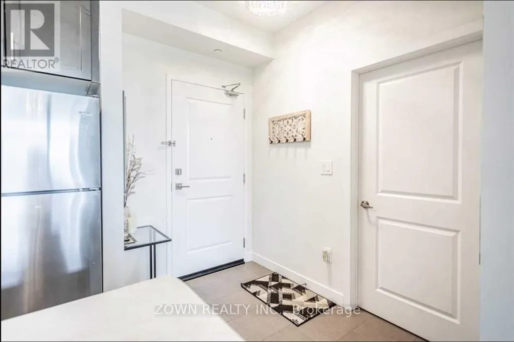 222 - 35 SOUTHSHORE CRESCENT