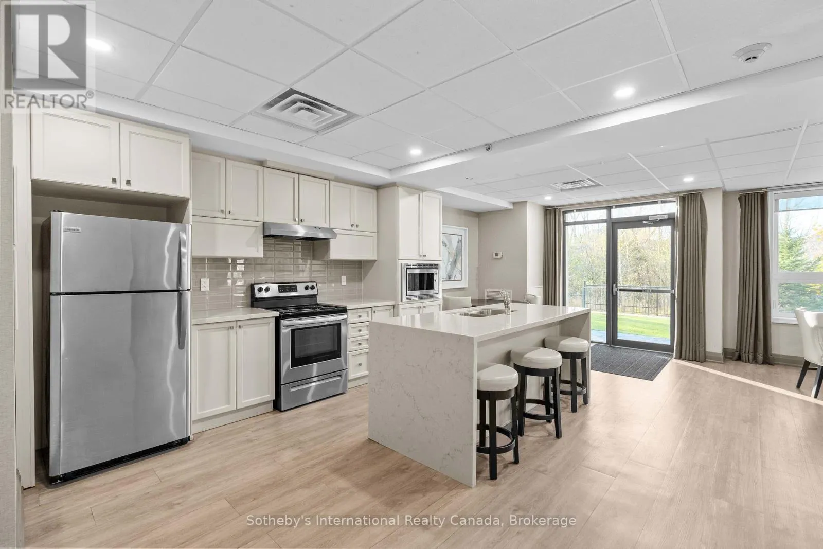 323 - 125 SHOREVIEW PLACE, #323