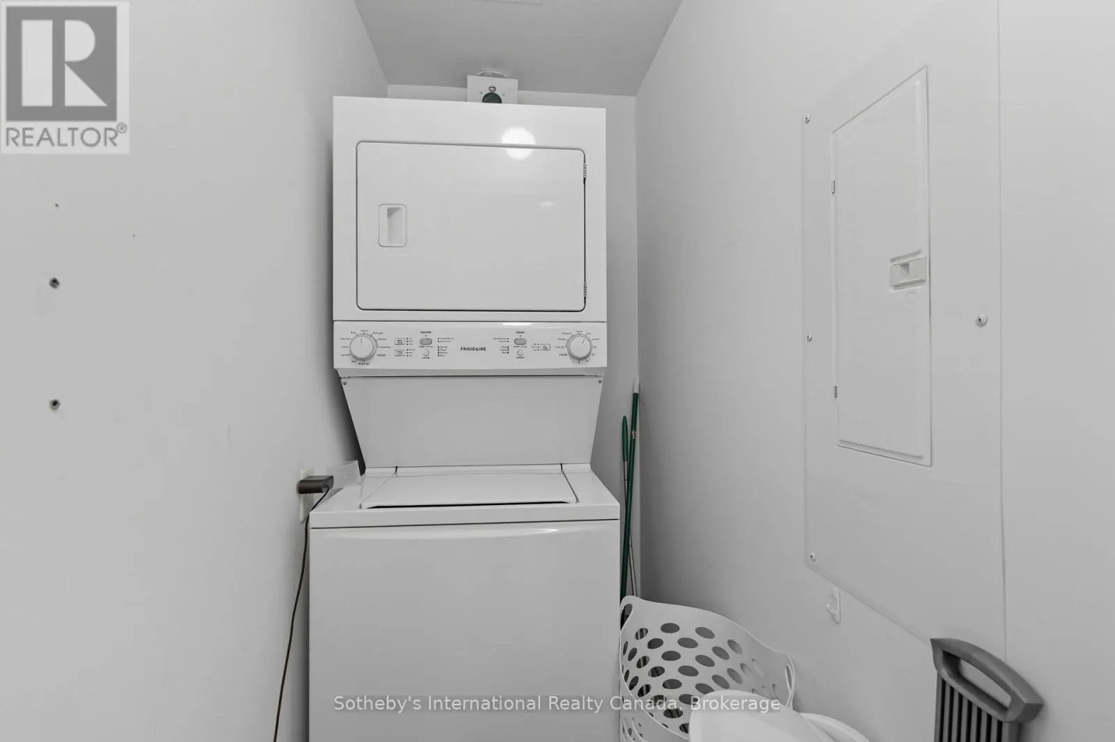 323 - 125 SHOREVIEW PLACE, #323