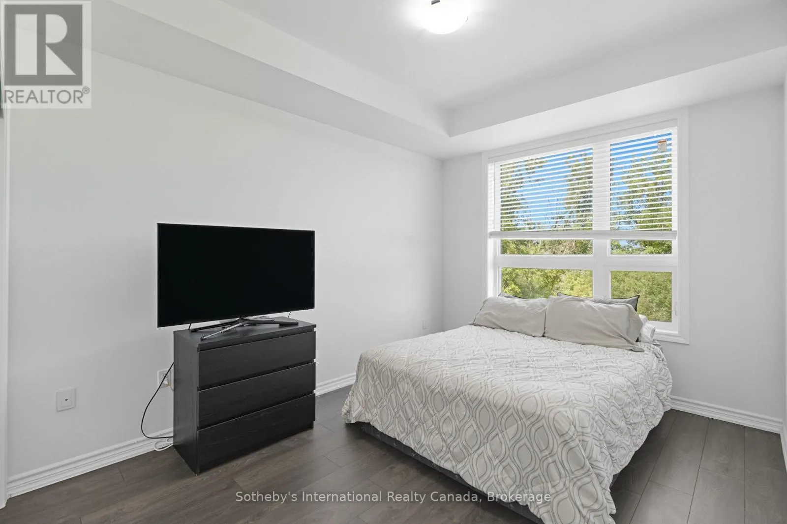 323 - 125 SHOREVIEW PLACE, #323