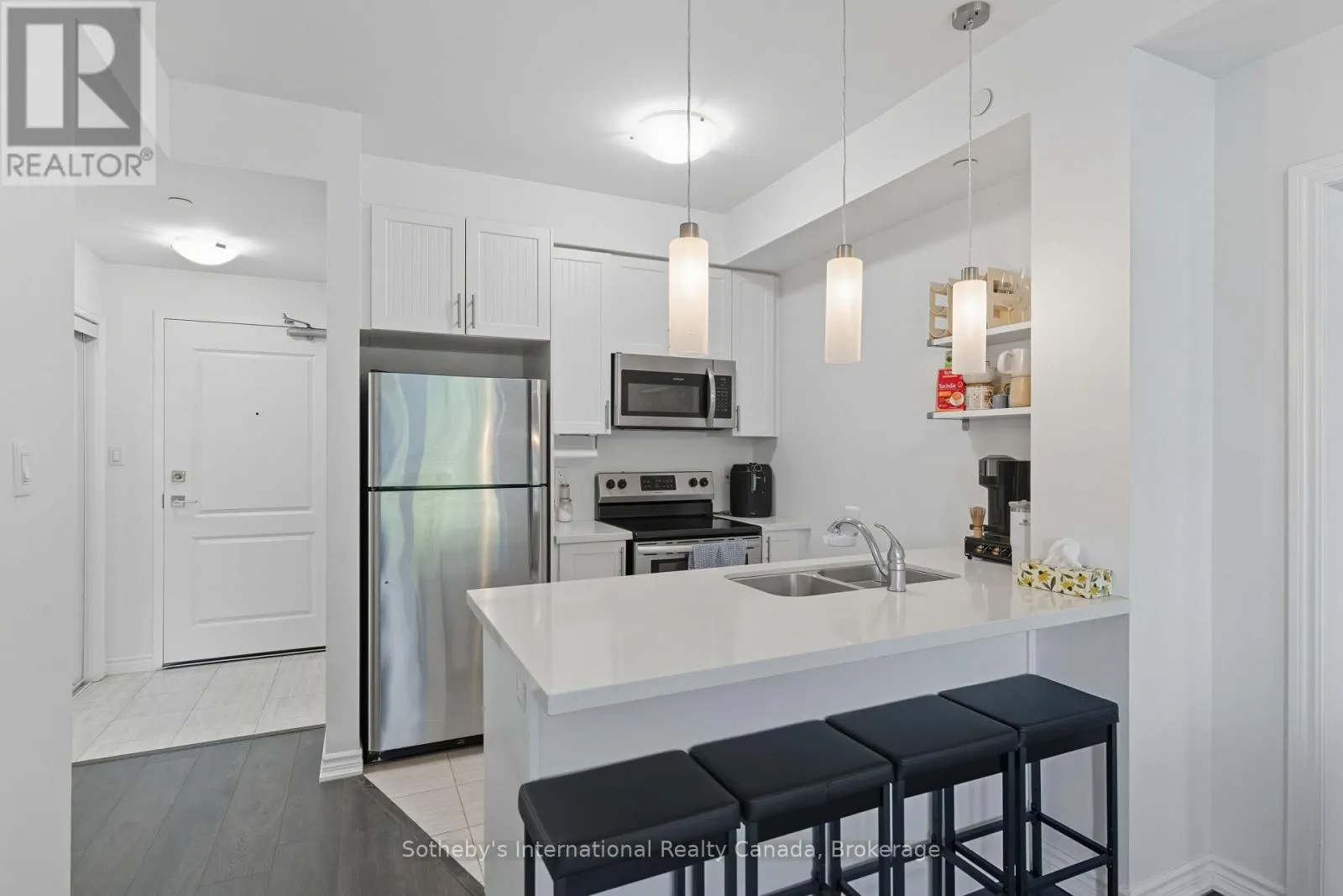 323 - 125 SHOREVIEW PLACE, #323
