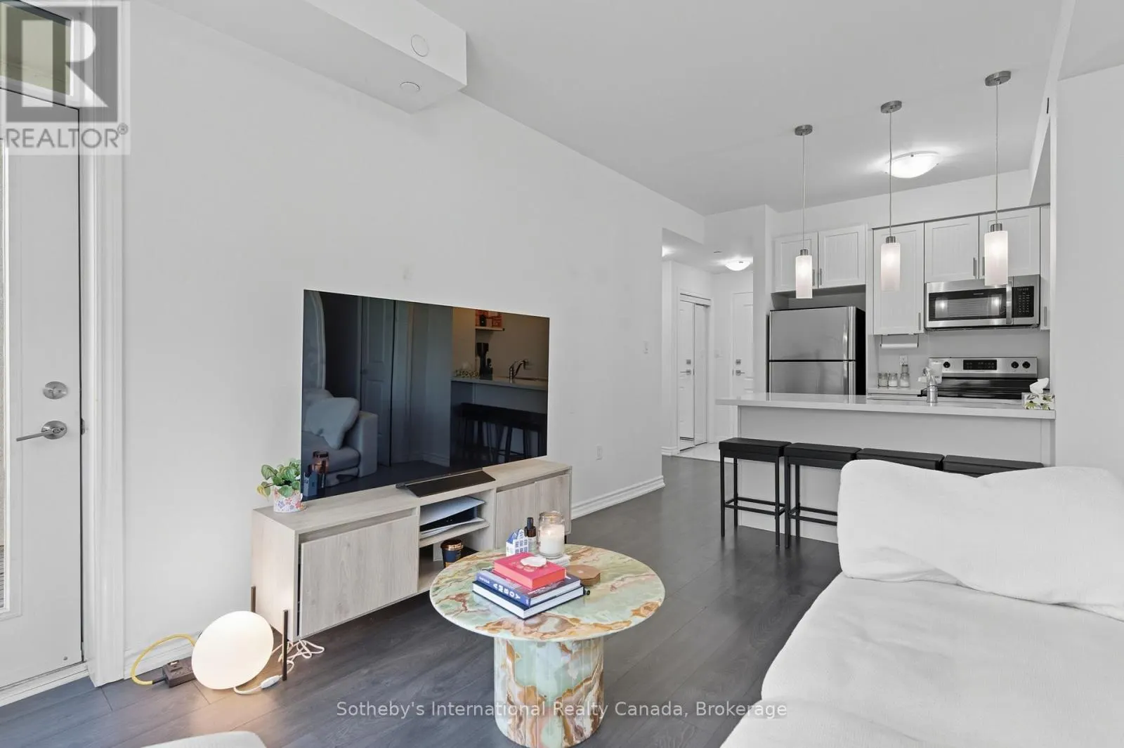 323 - 125 SHOREVIEW PLACE, #323