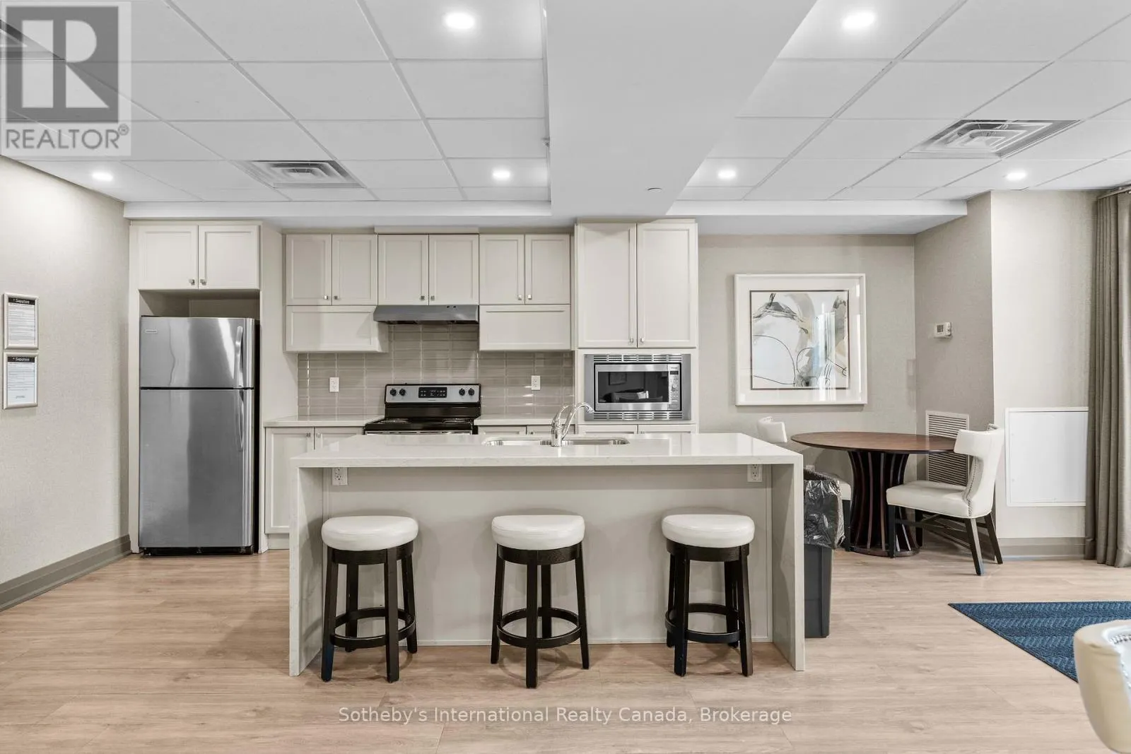 323 - 125 SHOREVIEW PLACE, #323