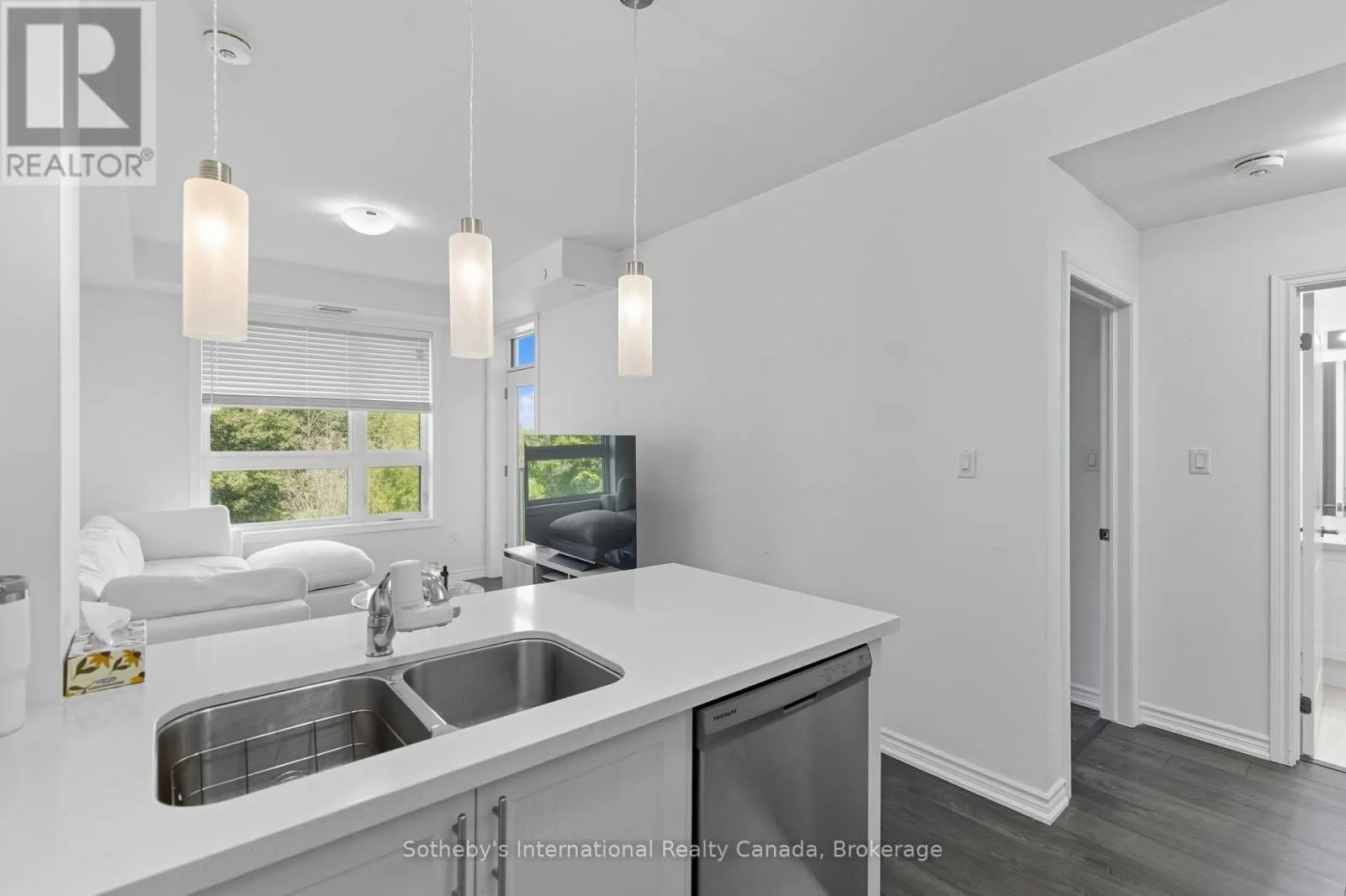 323 - 125 SHOREVIEW PLACE, #323