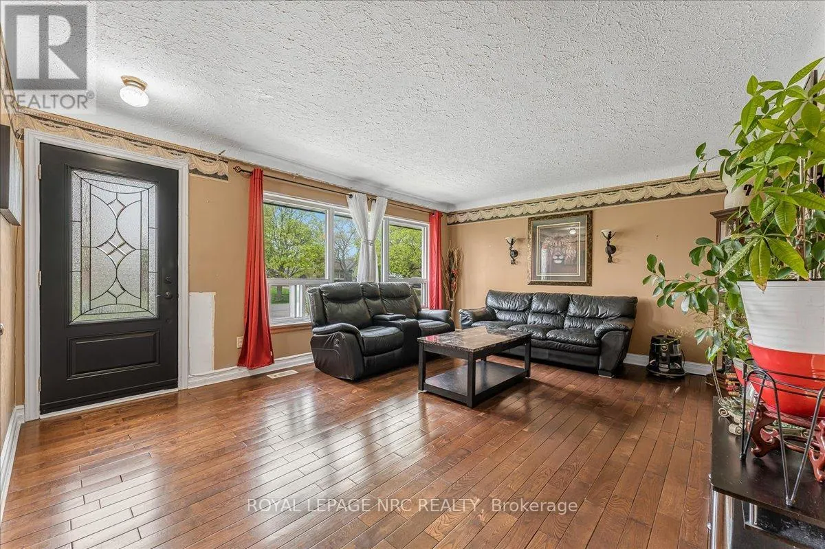 16 DUNRAVEN AVENUE