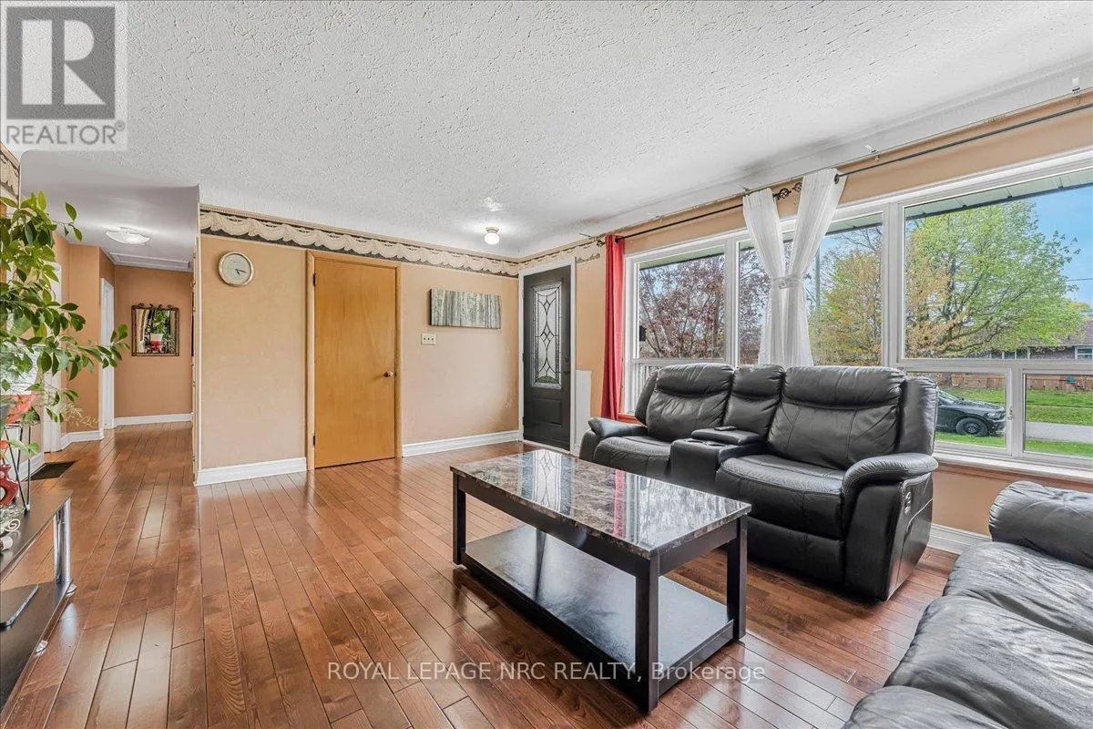 16 DUNRAVEN AVENUE
