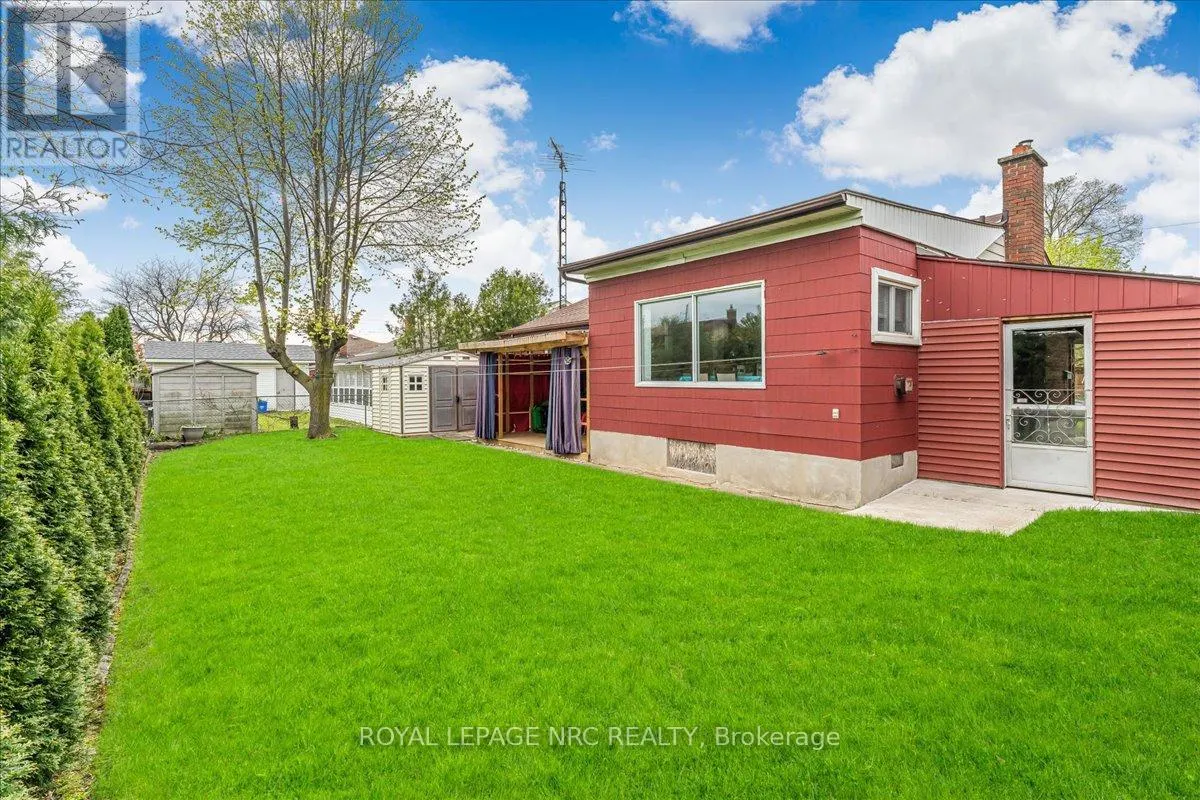 16 DUNRAVEN AVENUE