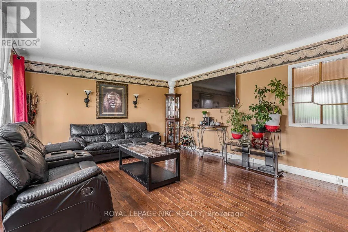 16 DUNRAVEN AVENUE