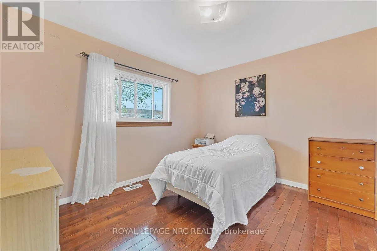 16 DUNRAVEN AVENUE