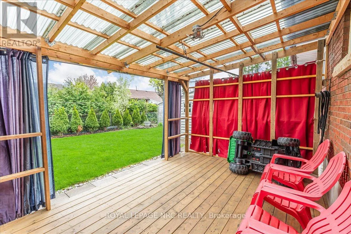 16 DUNRAVEN AVENUE