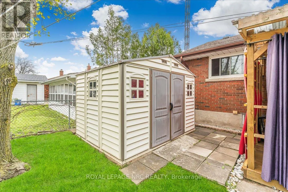 16 DUNRAVEN AVENUE