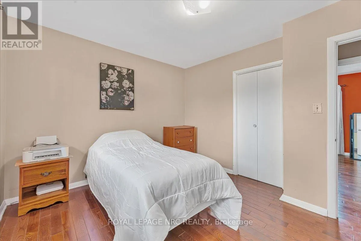 16 DUNRAVEN AVENUE