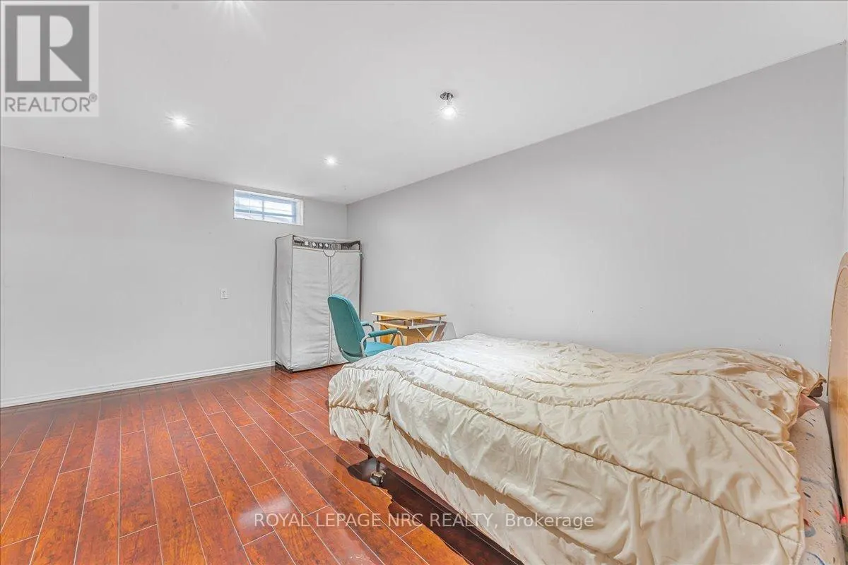 16 DUNRAVEN AVENUE