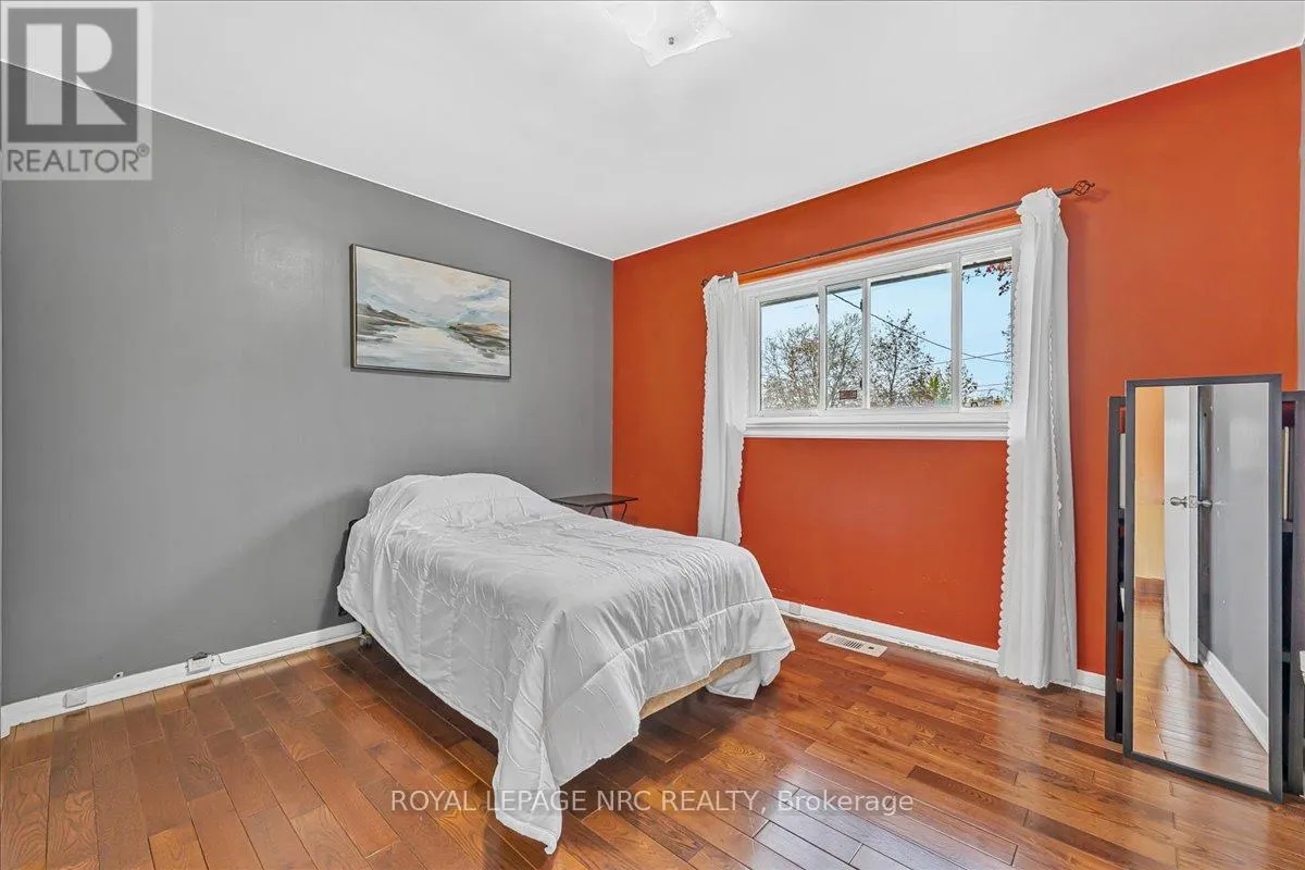 16 DUNRAVEN AVENUE
