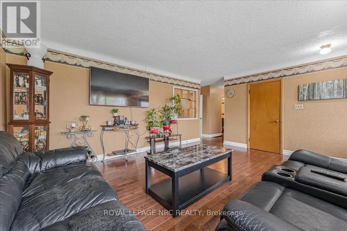 16 DUNRAVEN AVENUE