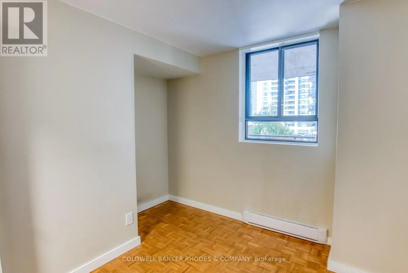 301 - 475 LAURIER AVENUE W