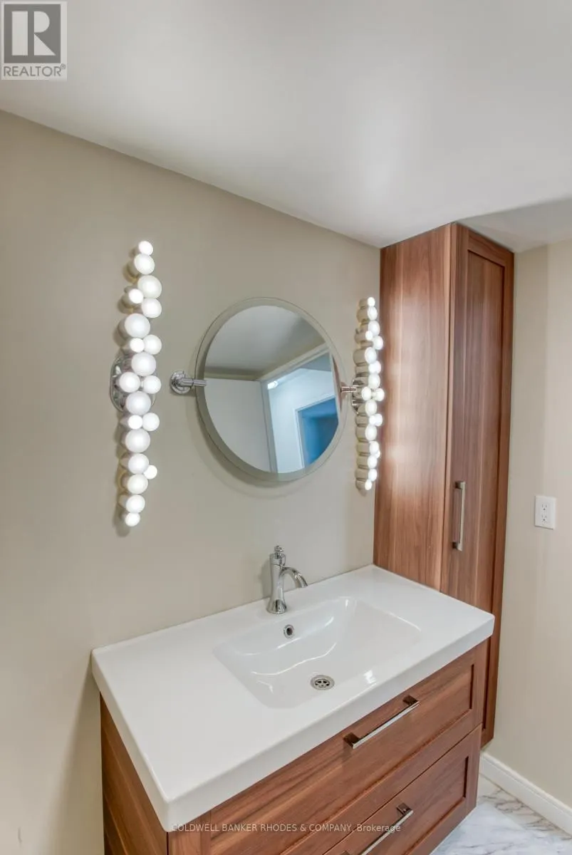 301 - 475 LAURIER AVENUE W