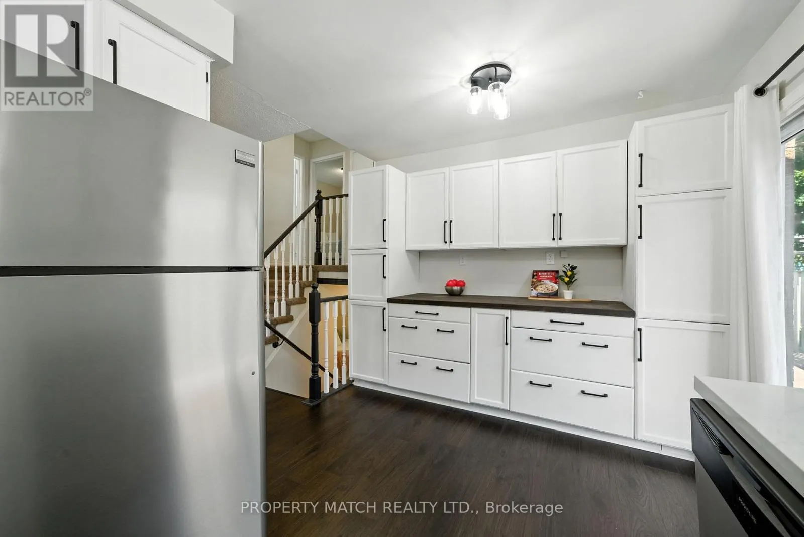 496 BURNHAM MANOR COURT