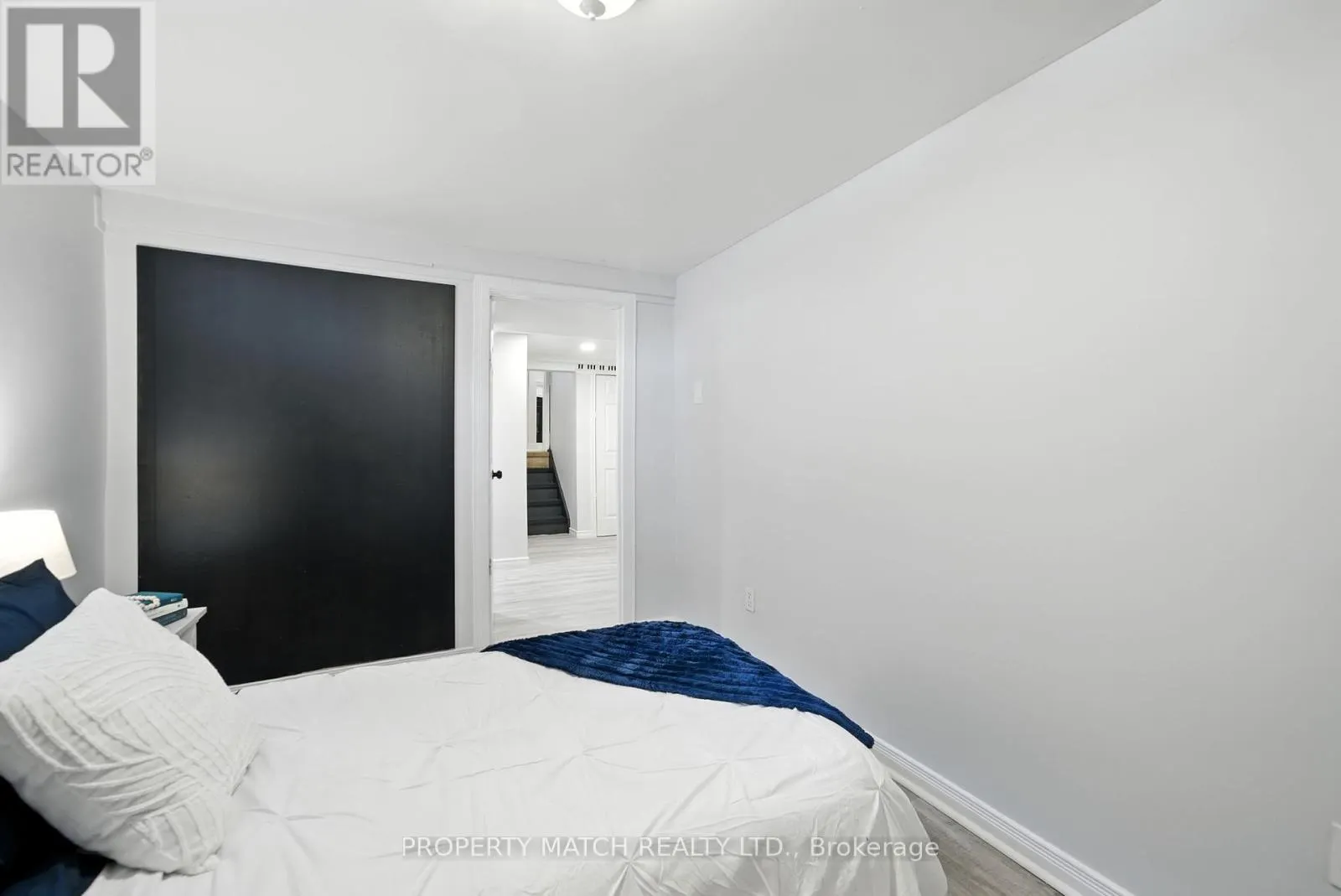 496 BURNHAM MANOR COURT