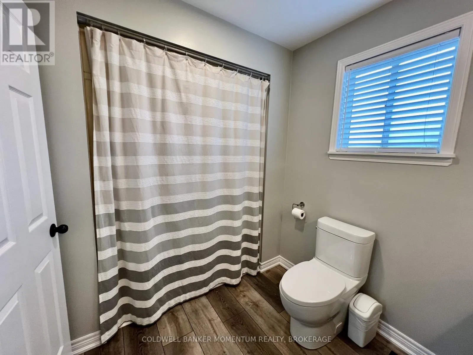 3933 VINEYARD CRESCENT