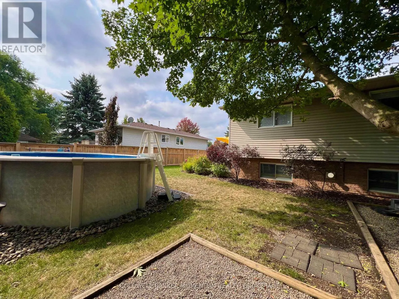 3933 VINEYARD CRESCENT