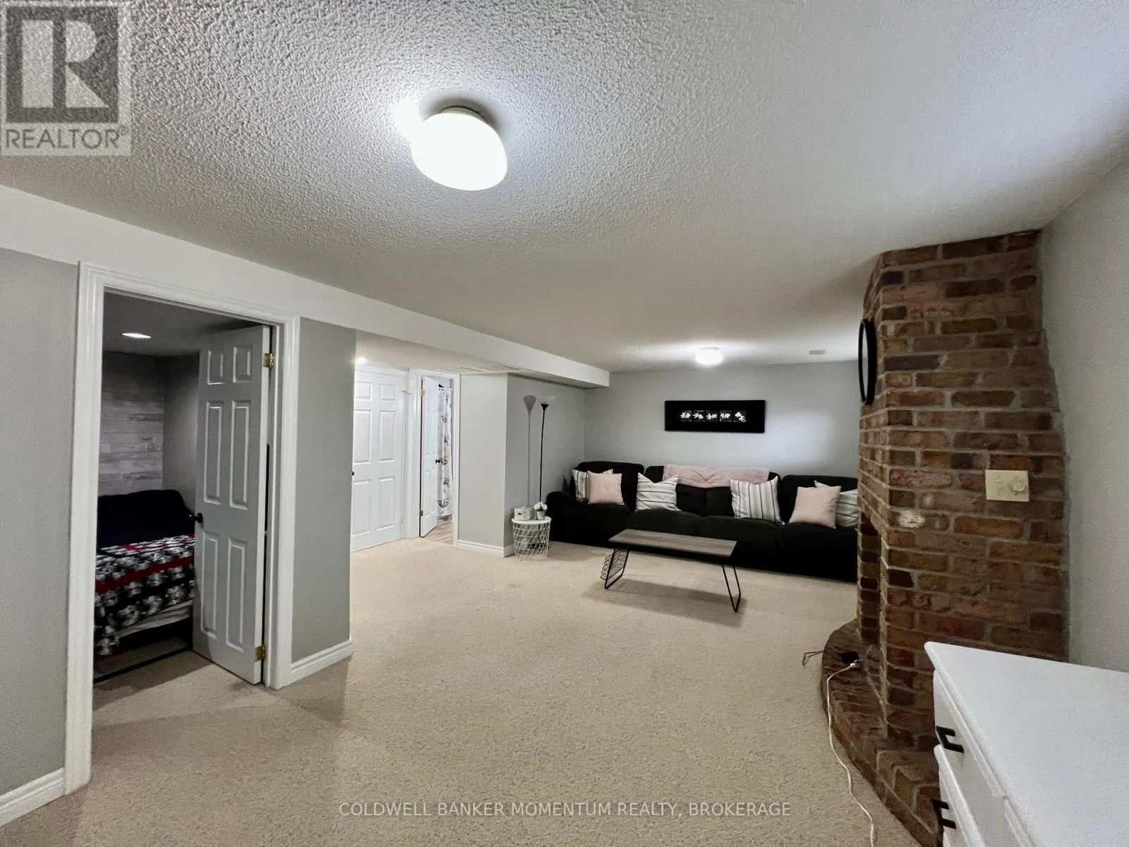 3933 VINEYARD CRESCENT