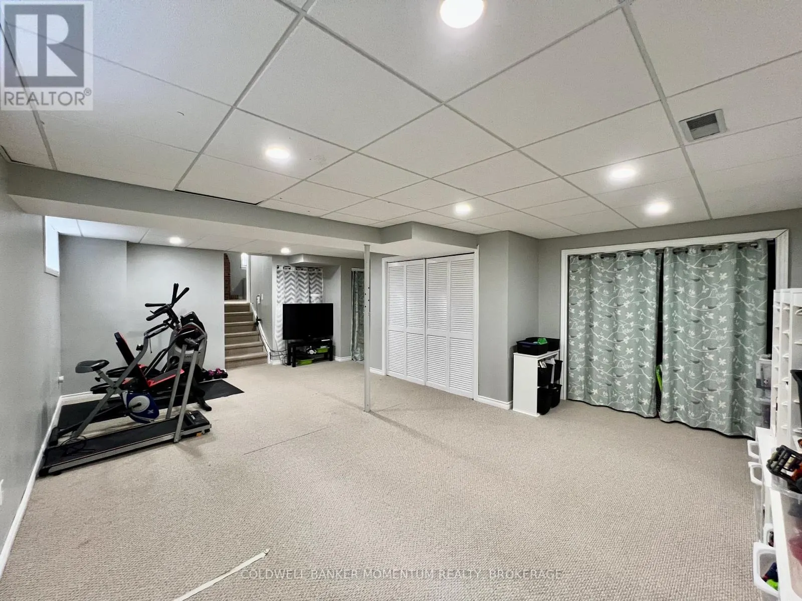 3933 VINEYARD CRESCENT