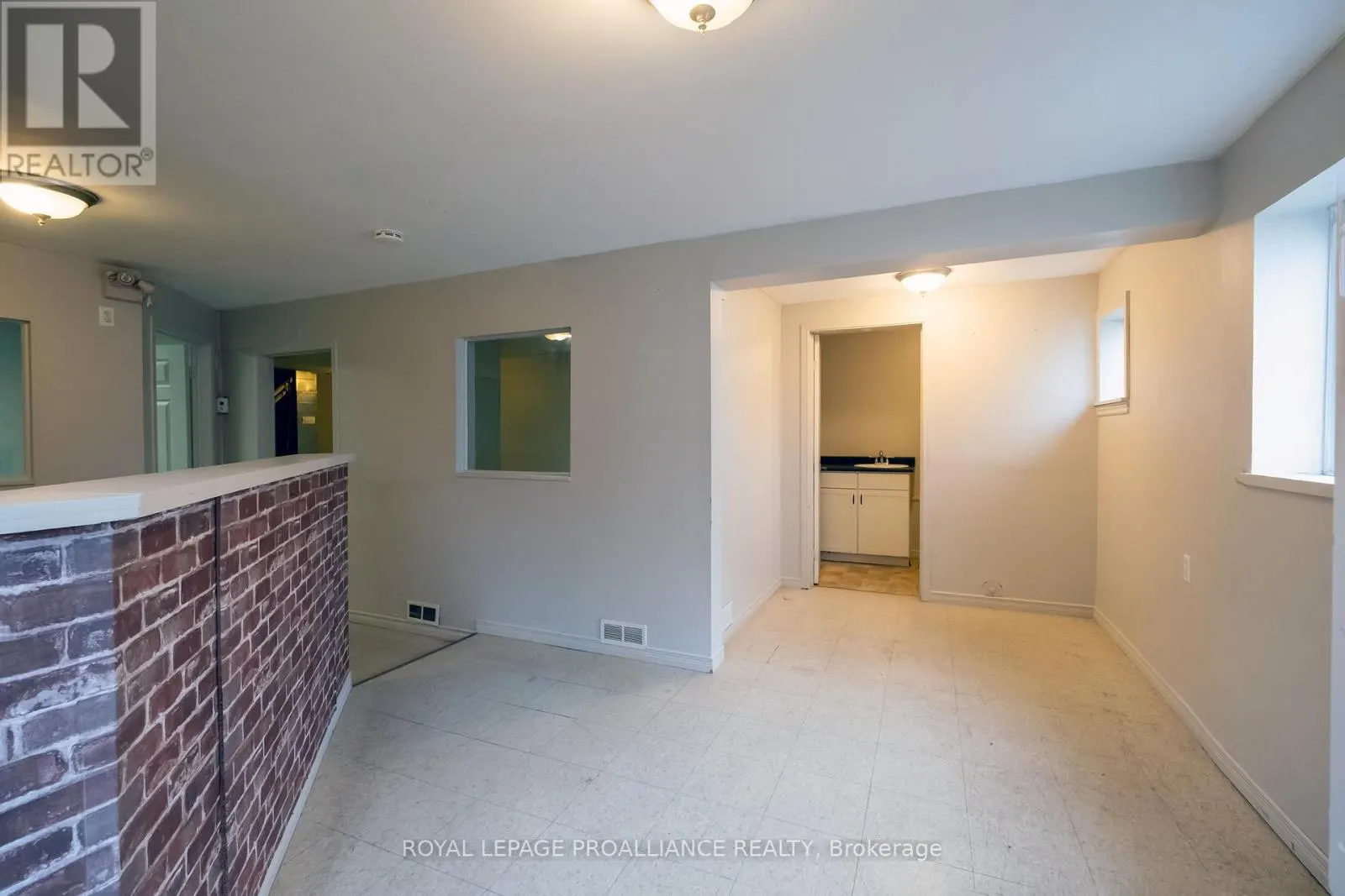 125 COLLEGE STREET W