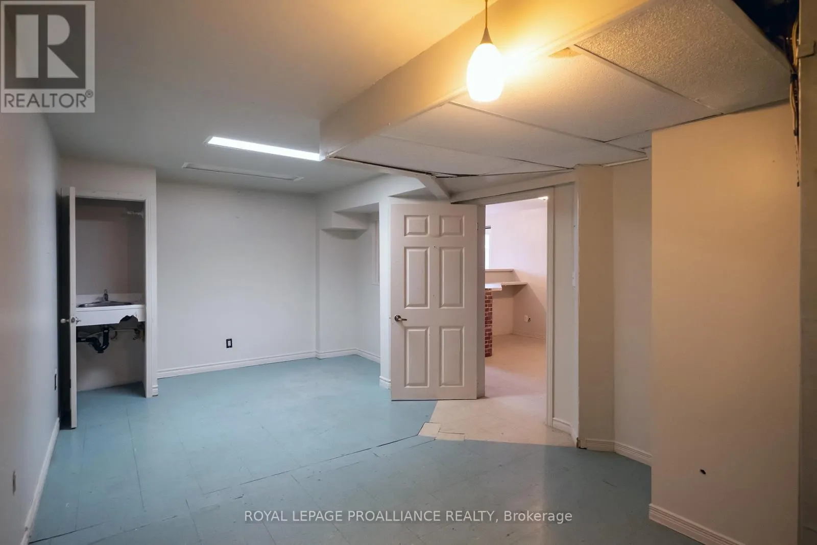 125 COLLEGE STREET W