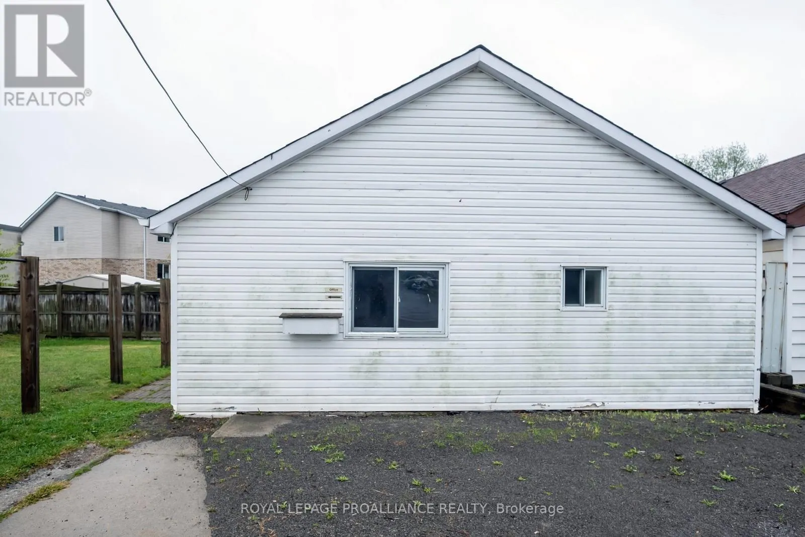 125 COLLEGE STREET W