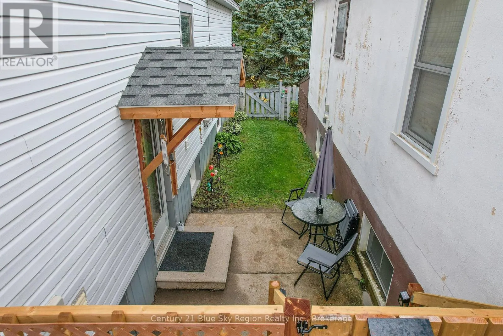 242 PRINCESS AVENUE E