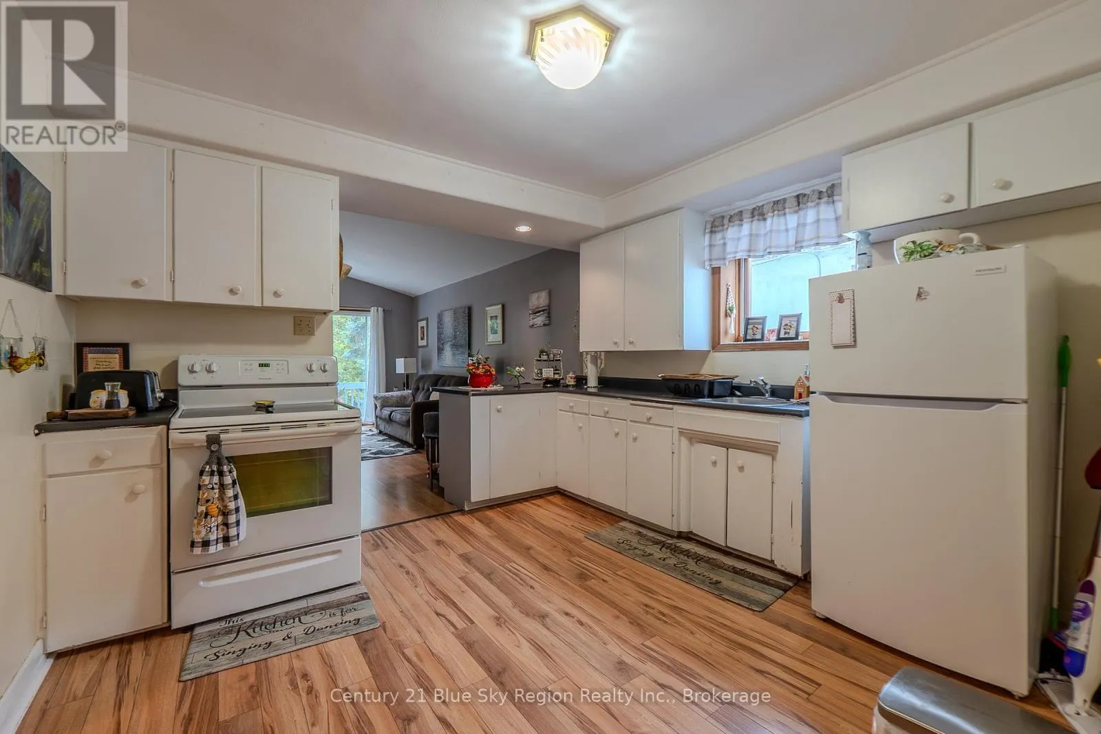 242 PRINCESS STREET E