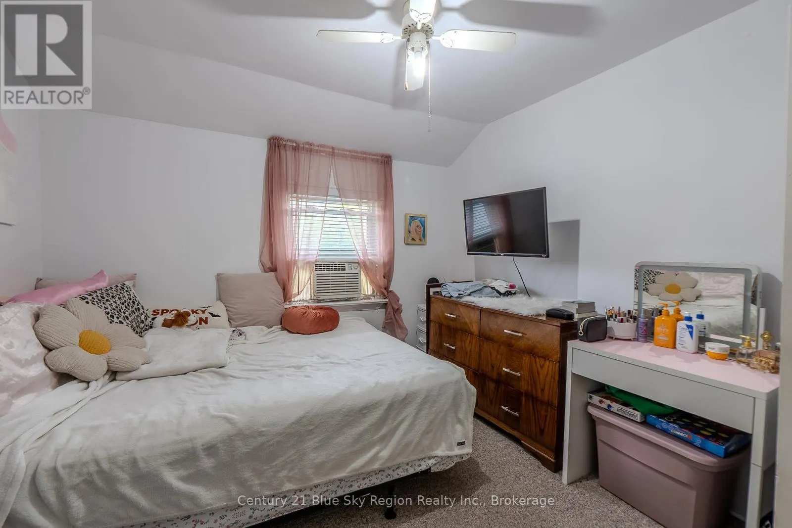 242 PRINCESS STREET E