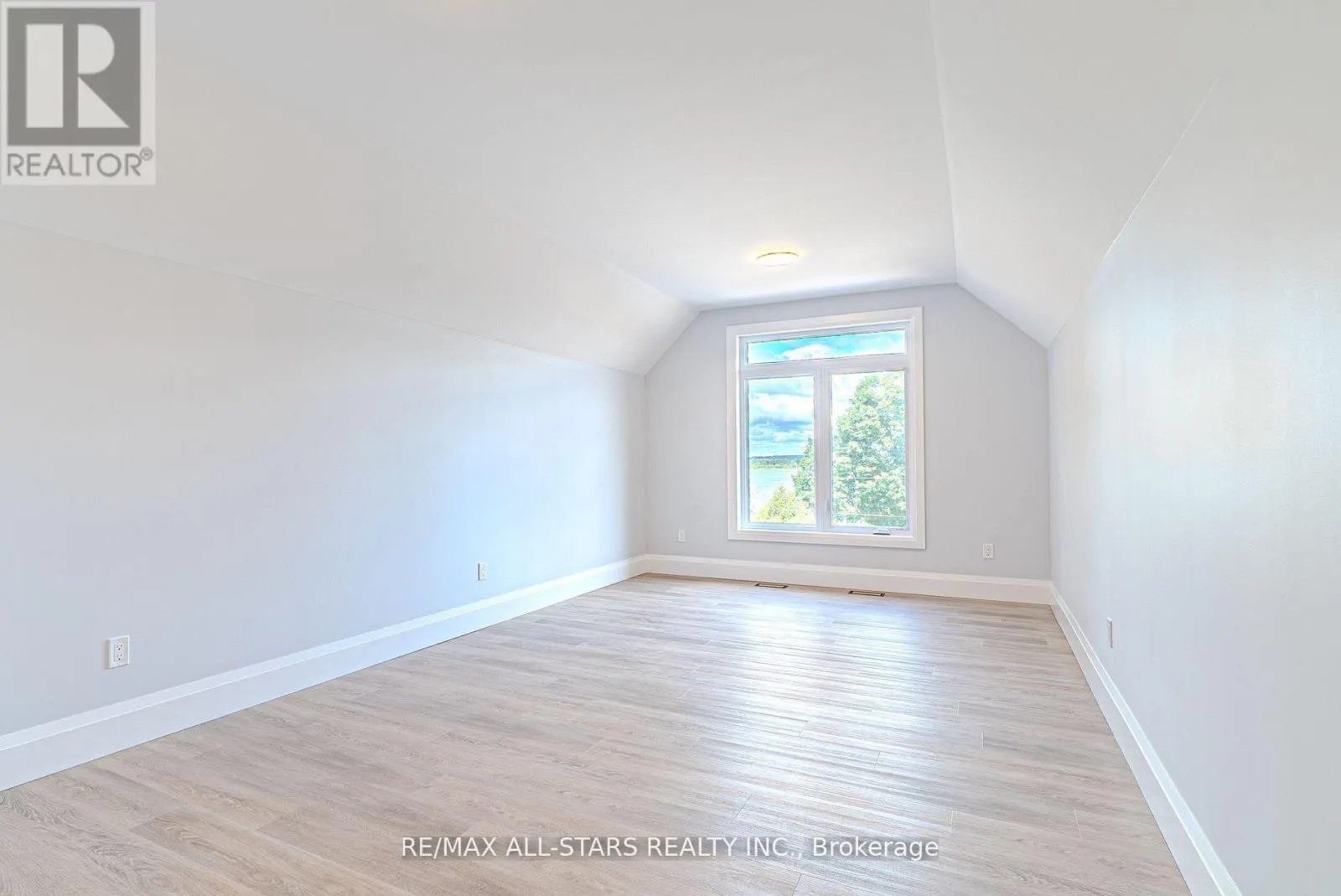 837 CEDAR GLEN ROAD