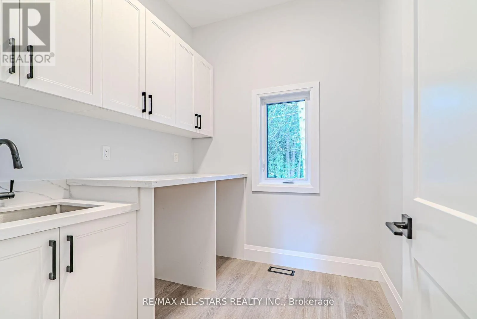 837 CEDAR GLEN ROAD