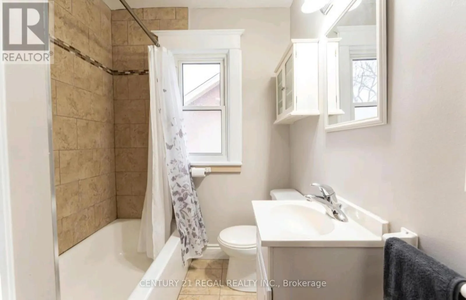 UPPER - 133 EASTBOURNE AVENUE