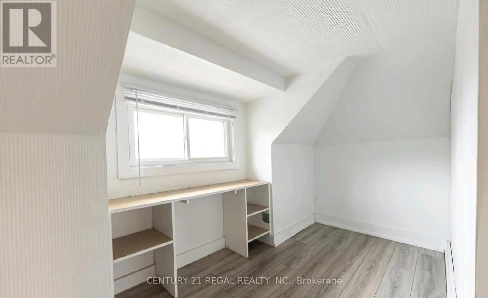 UPPER - 133 EASTBOURNE AVENUE