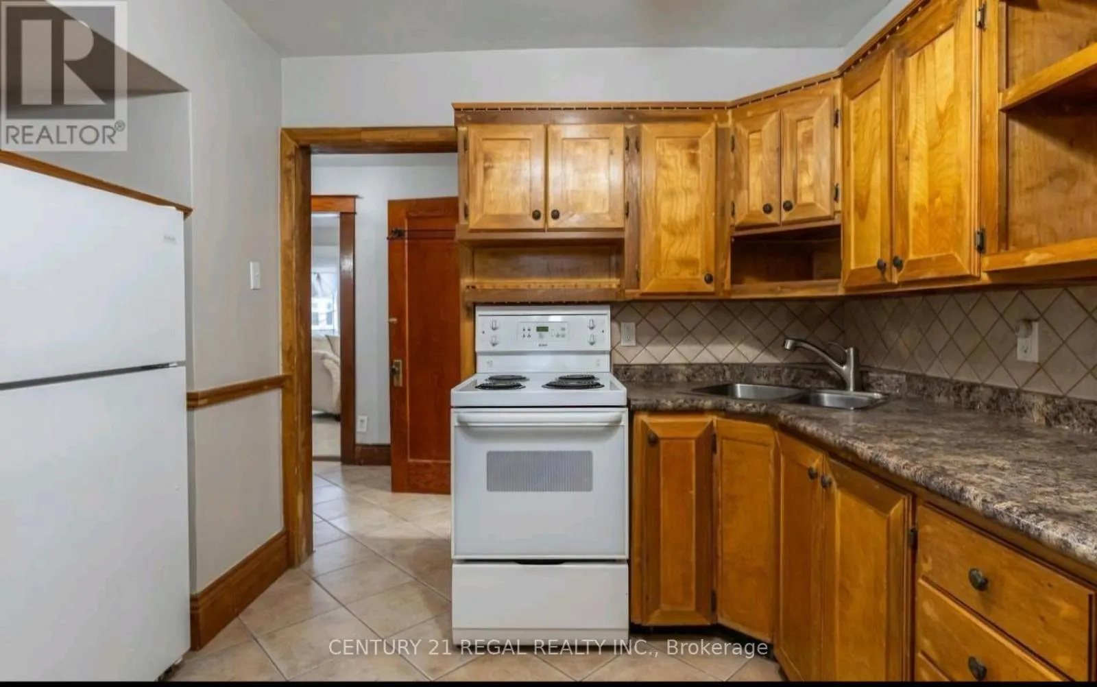 UPPER - 133 EASTBOURNE AVENUE