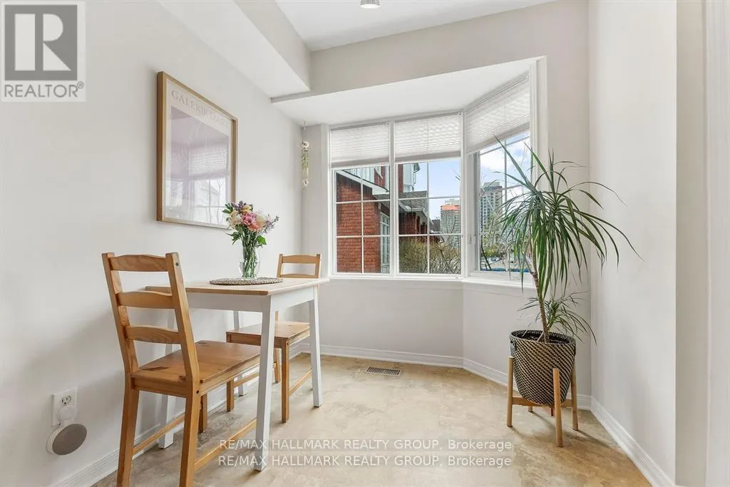 110H CENTREPOINTE DRIVE