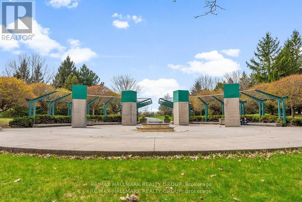 110H CENTREPOINTE DRIVE