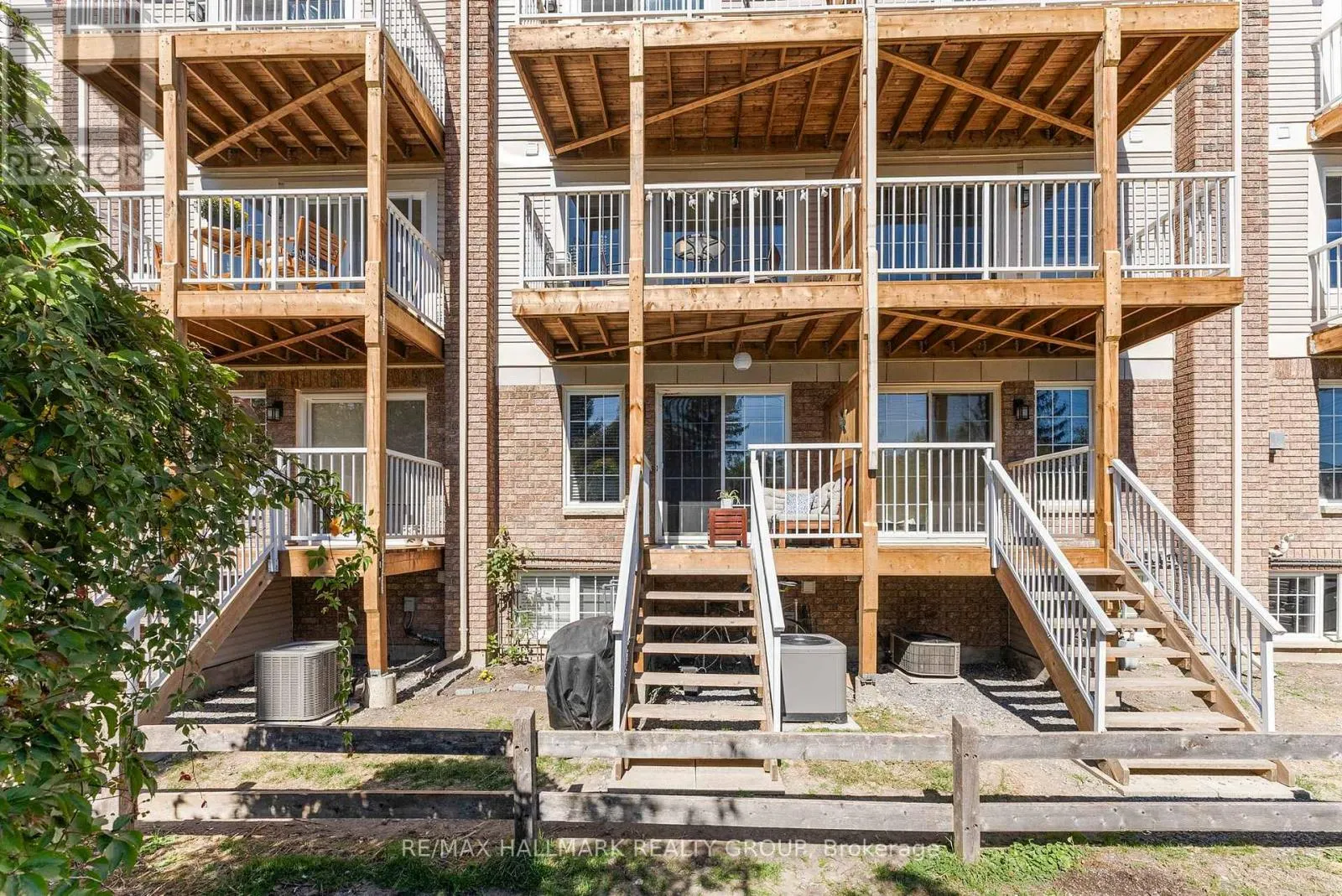 110H CENTREPOINTE DRIVE
