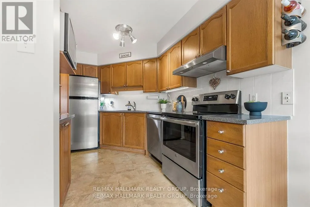 110H CENTREPOINTE DRIVE