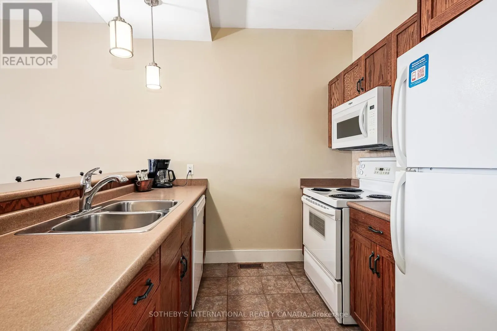 120 - 125 FAIRWAY COURT
